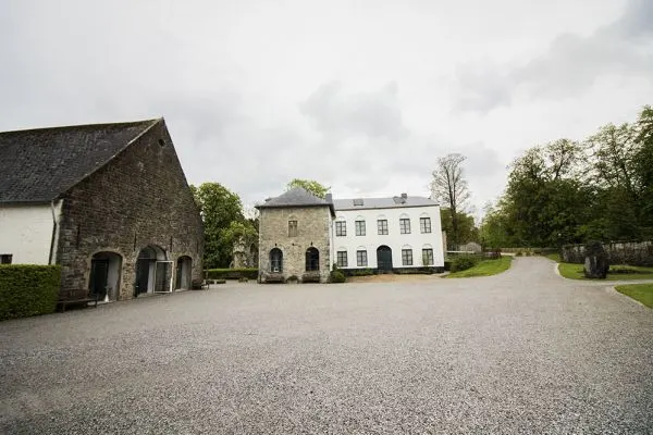 Domaine de caractère en pierre, avec grande cour, pour événements privés et professionnels
